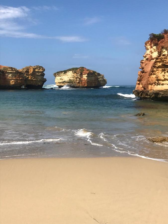 Sunsets On Martyrs Coastal Luxury Beach House بيتربورو المظهر الخارجي الصورة
