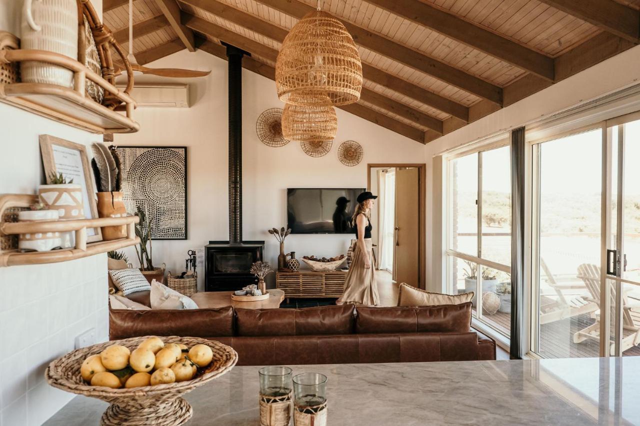 Sunsets On Martyrs Coastal Luxury Beach House بيتربورو المظهر الخارجي الصورة