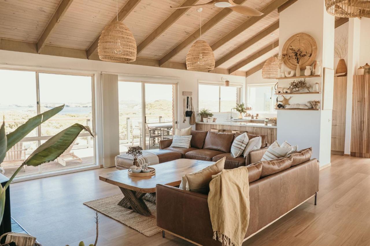 Sunsets On Martyrs Coastal Luxury Beach House بيتربورو المظهر الخارجي الصورة