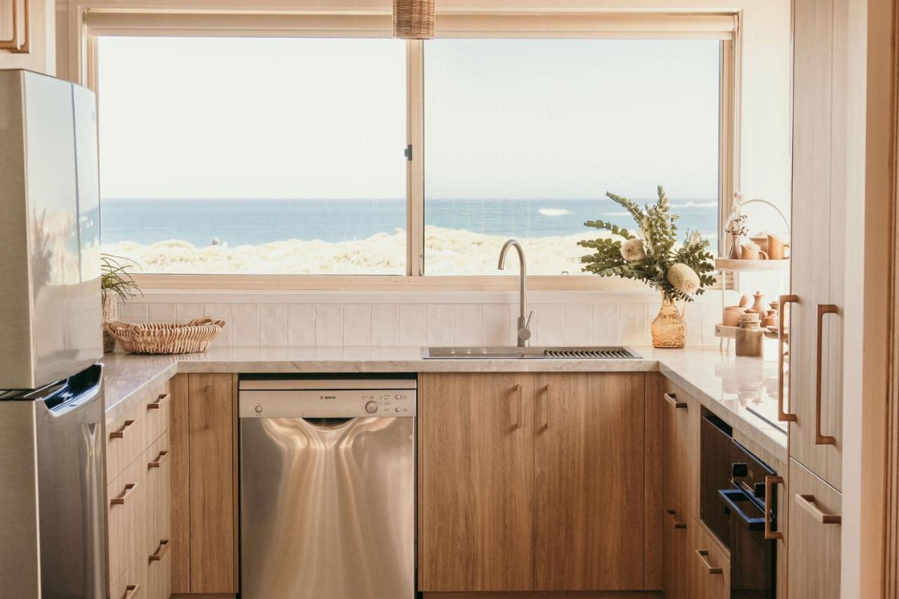 Sunsets On Martyrs Coastal Luxury Beach House بيتربورو المظهر الخارجي الصورة