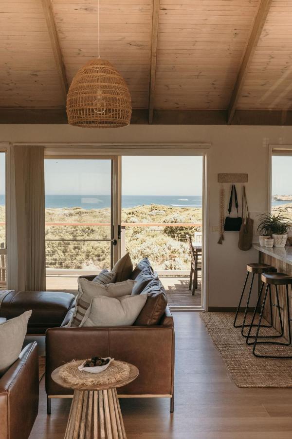 Sunsets On Martyrs Coastal Luxury Beach House بيتربورو المظهر الخارجي الصورة