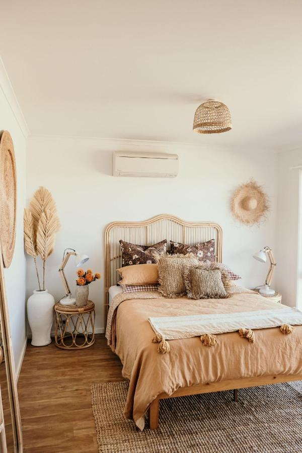 Sunsets On Martyrs Coastal Luxury Beach House بيتربورو المظهر الخارجي الصورة