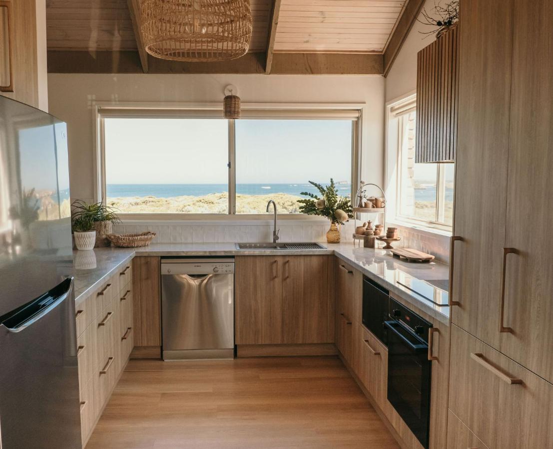 Sunsets On Martyrs Coastal Luxury Beach House بيتربورو المظهر الخارجي الصورة